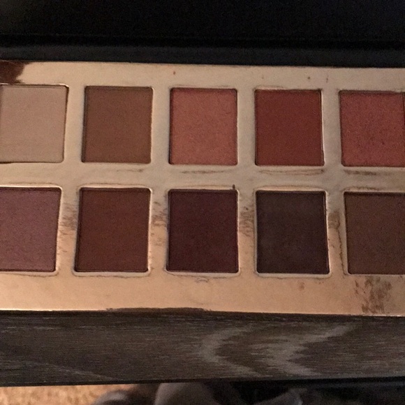 Crown eyeshadow palette - Picture 2 of 3